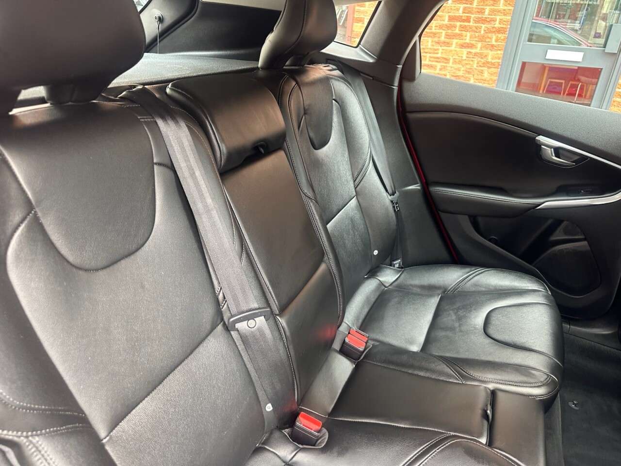 2016 VOLVO V40 2016 VOLVO V40