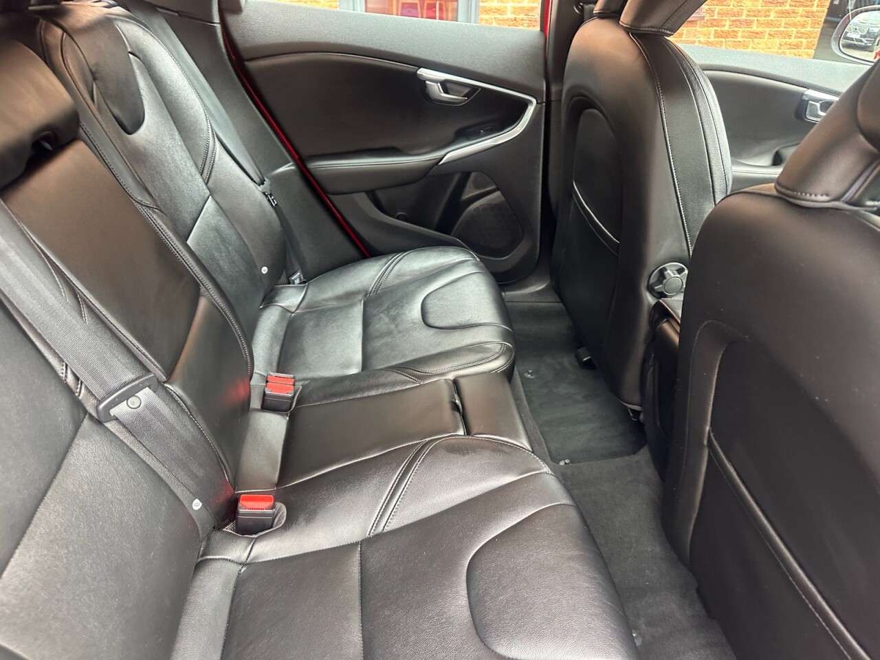 2016 VOLVO V40 2016 VOLVO V40