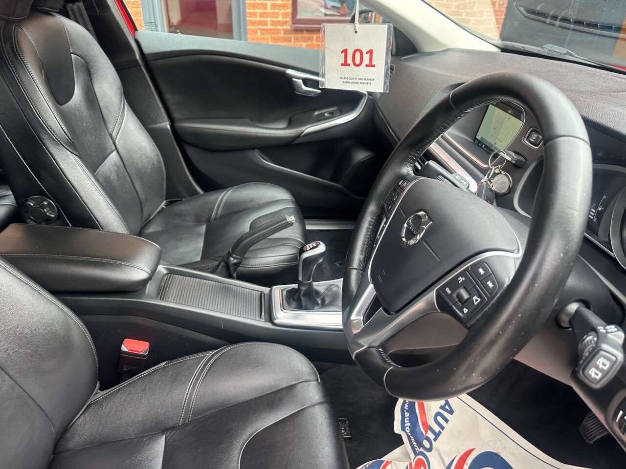 2016 VOLVO V40 2016 VOLVO V40