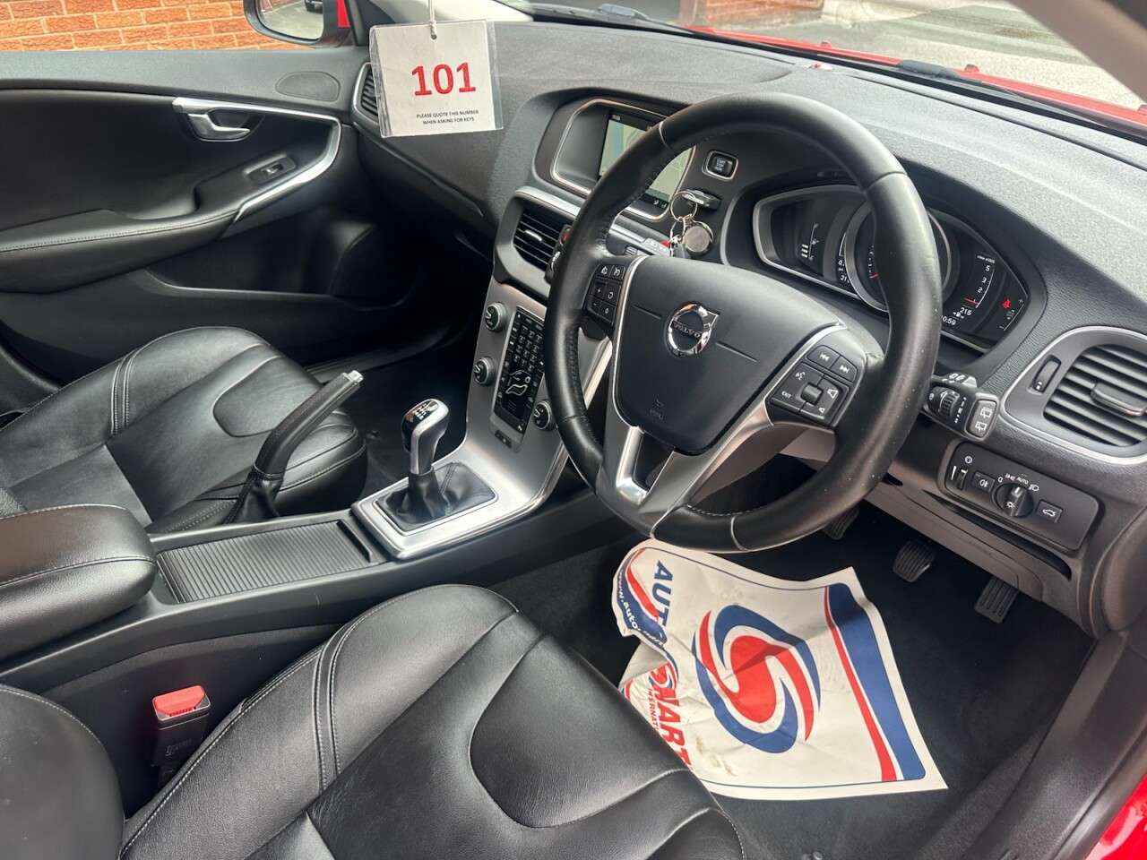 2016 VOLVO V40 2016 VOLVO V40