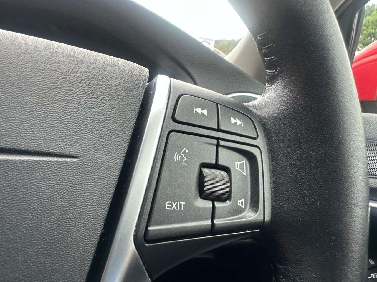 2016 VOLVO V40 2016 VOLVO V40