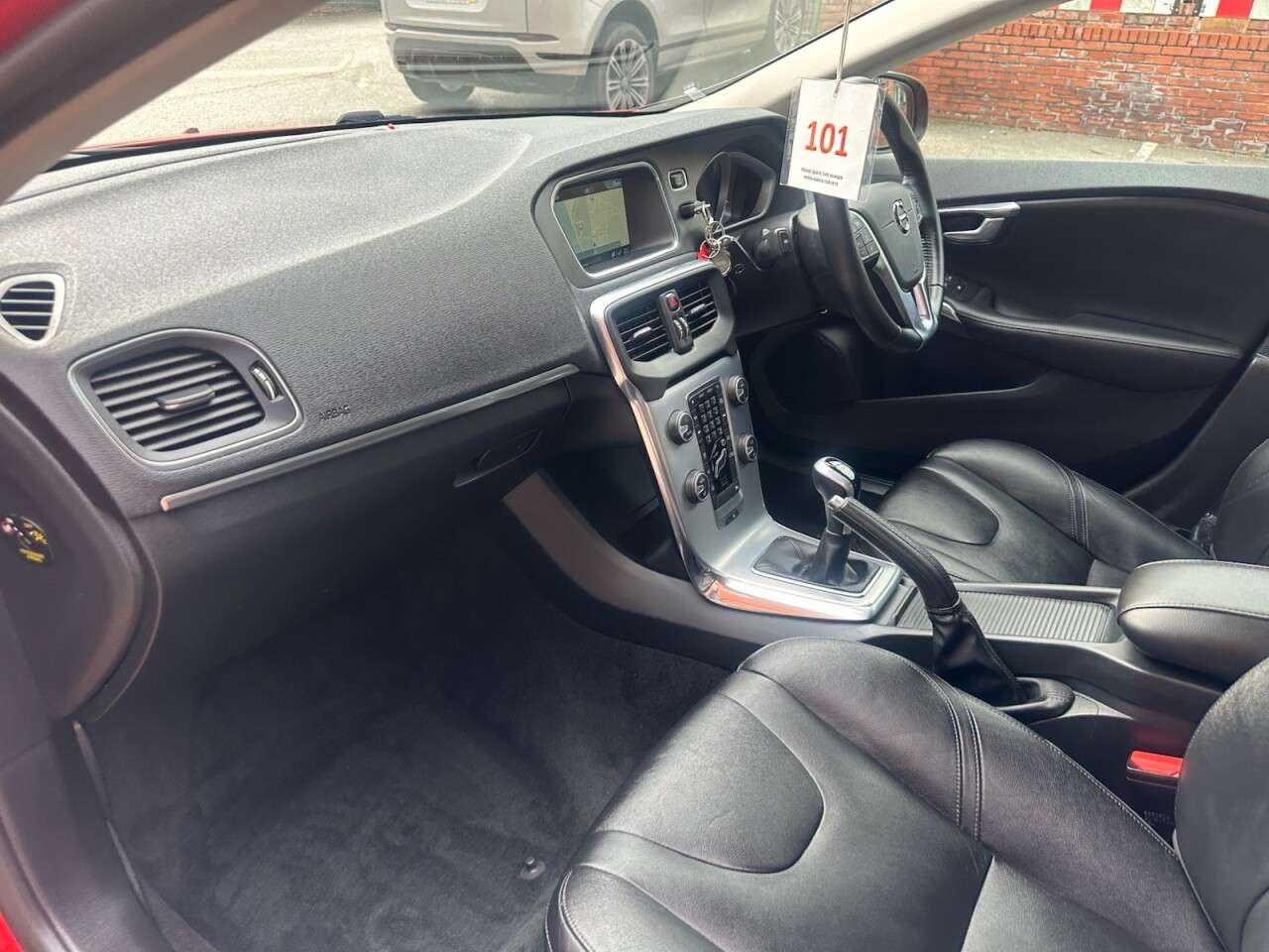 2016 VOLVO V40 2016 VOLVO V40