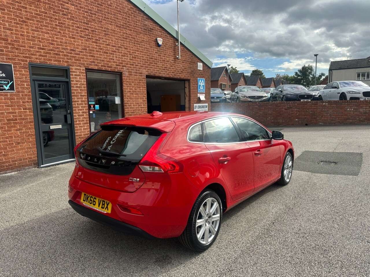 2016 VOLVO V40 2016 VOLVO V40