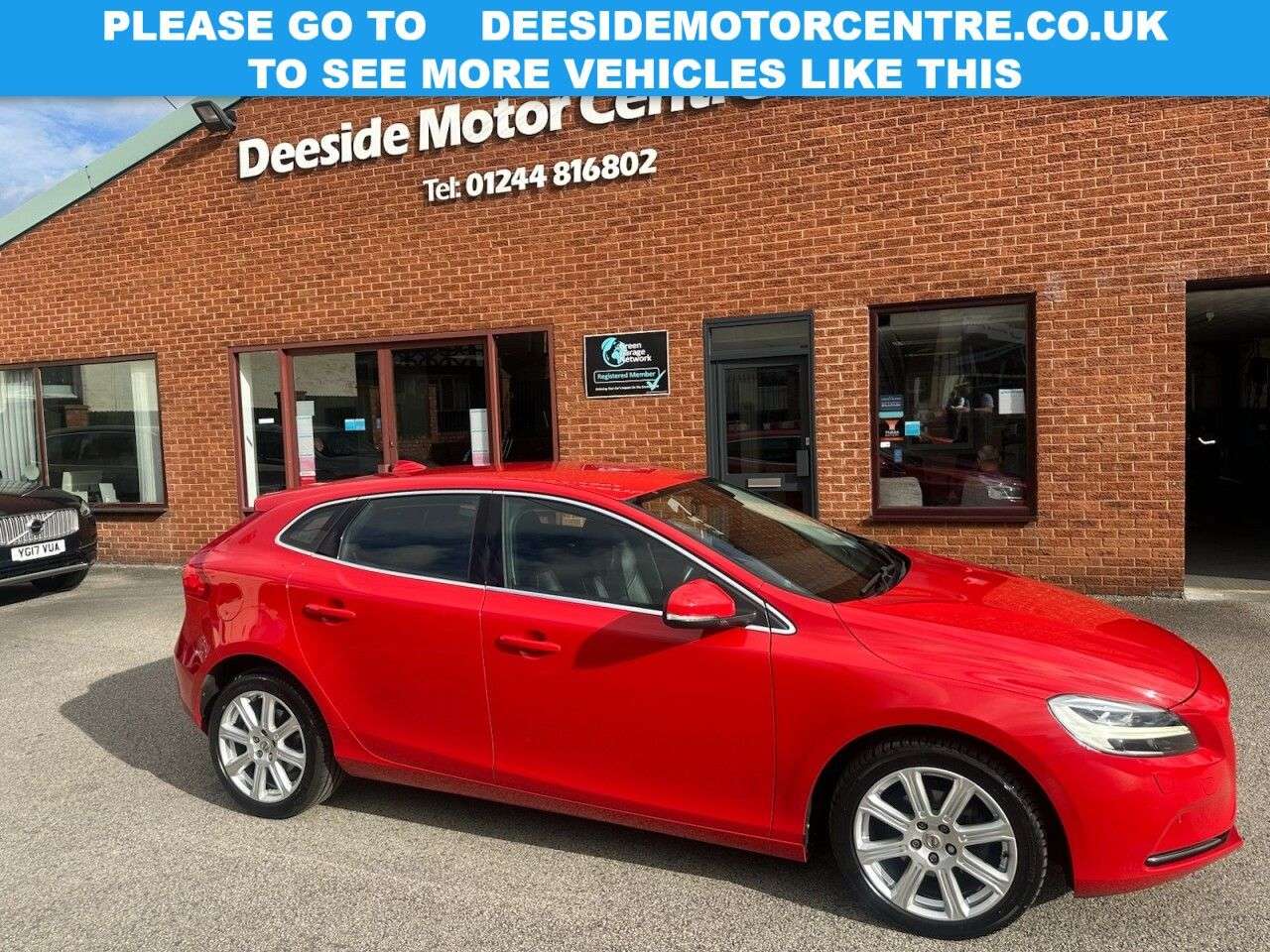 A 2016 VOLVO V40 2.0 D2 Inscription Hatchback 5dr Diesel Manual Euro 6 (s/s) (120 ps) Front A 2016 VOLVO V40 2.0 D2 Inscription Hatchback 5dr Diesel Manual Euro 6 (s/s) (120 ps) Front