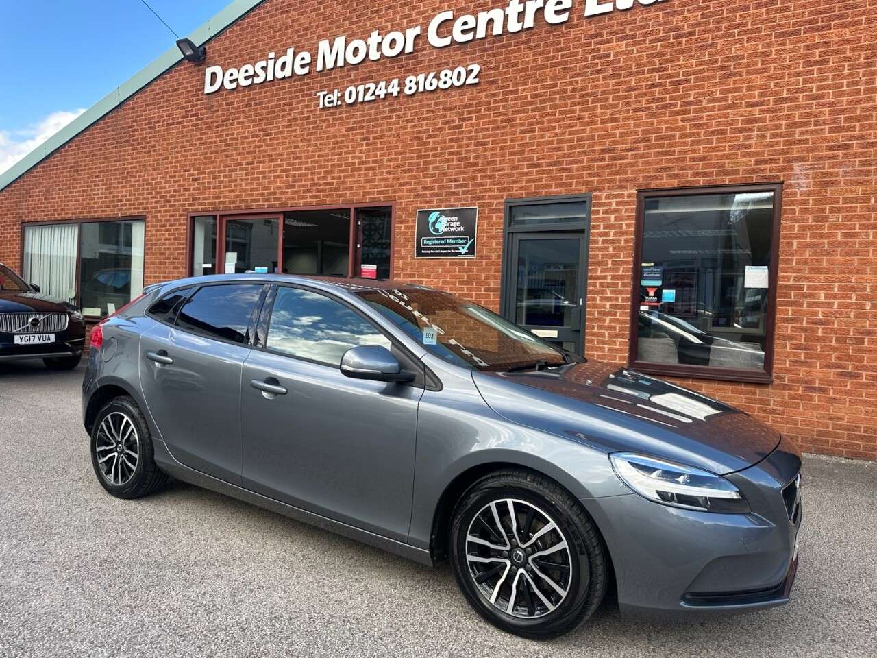 2018 VOLVO V40 2018 VOLVO V40