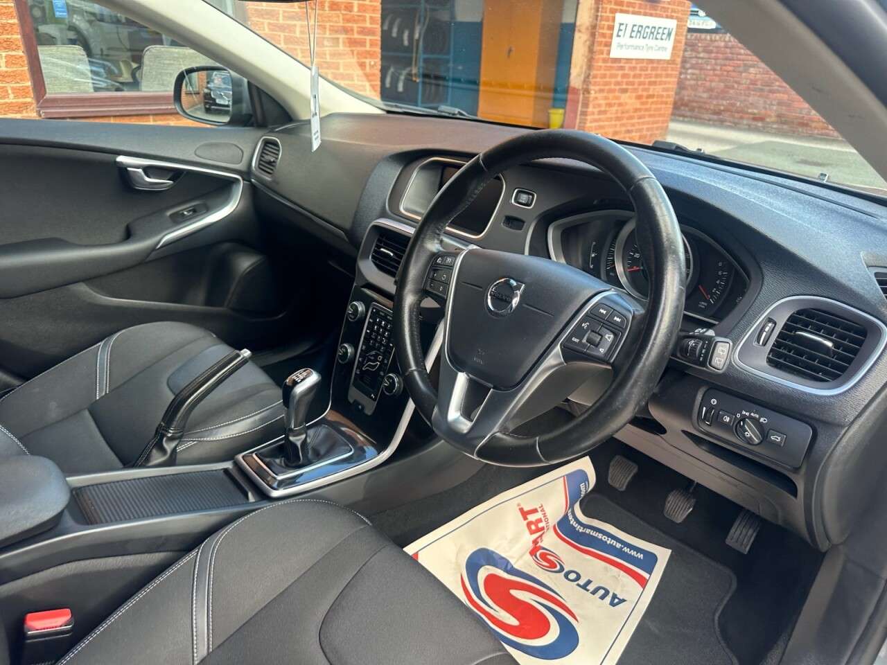 2018 VOLVO V40 2018 VOLVO V40