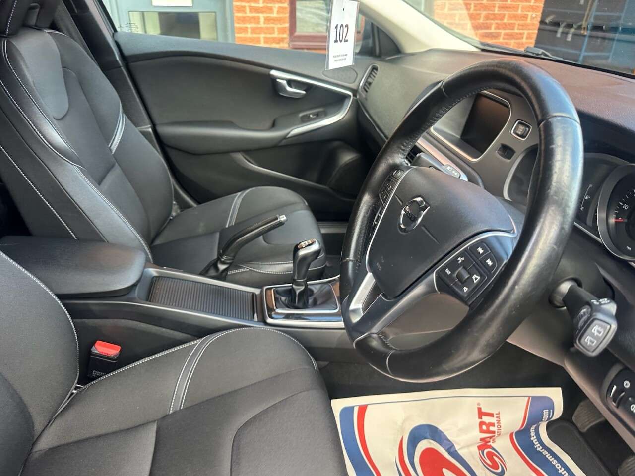 2018 VOLVO V40 2018 VOLVO V40