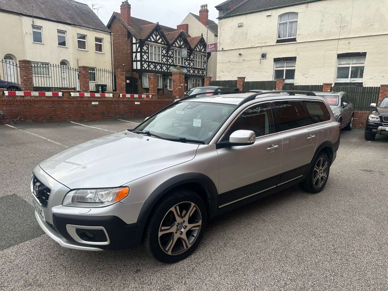 A 2012 VOLVO XC70 2.4 D5 SE Lux Estate 5dr Diesel Geartronic AWD Euro 5 (215 ps) Rear parking A 2012 VOLVO XC70 2.4 D5 SE Lux Estate 5dr Diesel Geartronic AWD Euro 5 (215 ps) Rear parking