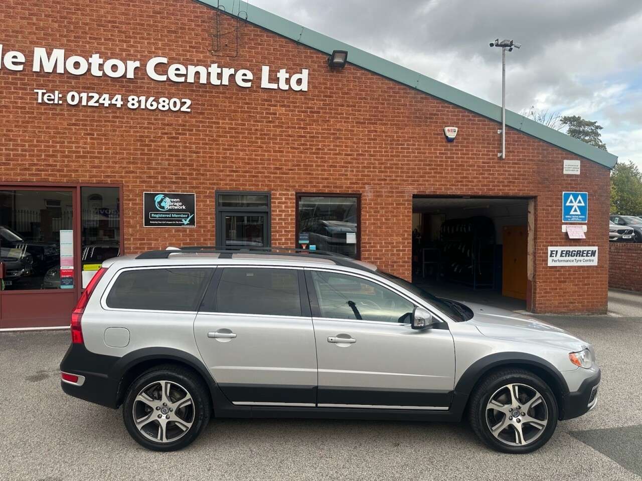 A 2012 VOLVO XC70 2.4 D5 SE Lux Estate 5dr Diesel Geartronic AWD Euro 5 (215 ps) Rear parking A 2012 VOLVO XC70 2.4 D5 SE Lux Estate 5dr Diesel Geartronic AWD Euro 5 (215 ps) Rear parking