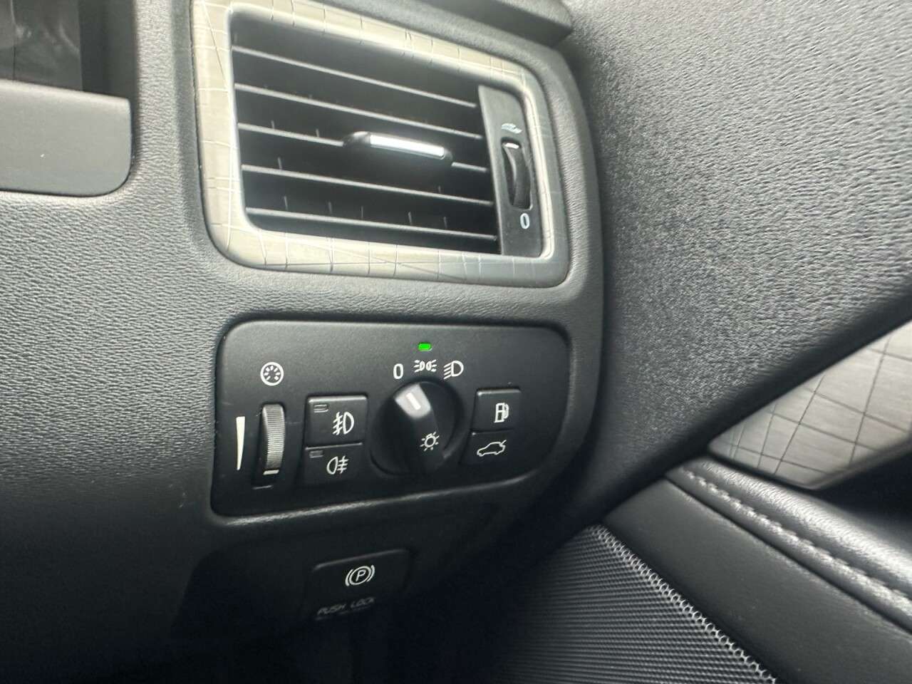 2012 VOLVO XC70 2012 VOLVO XC70