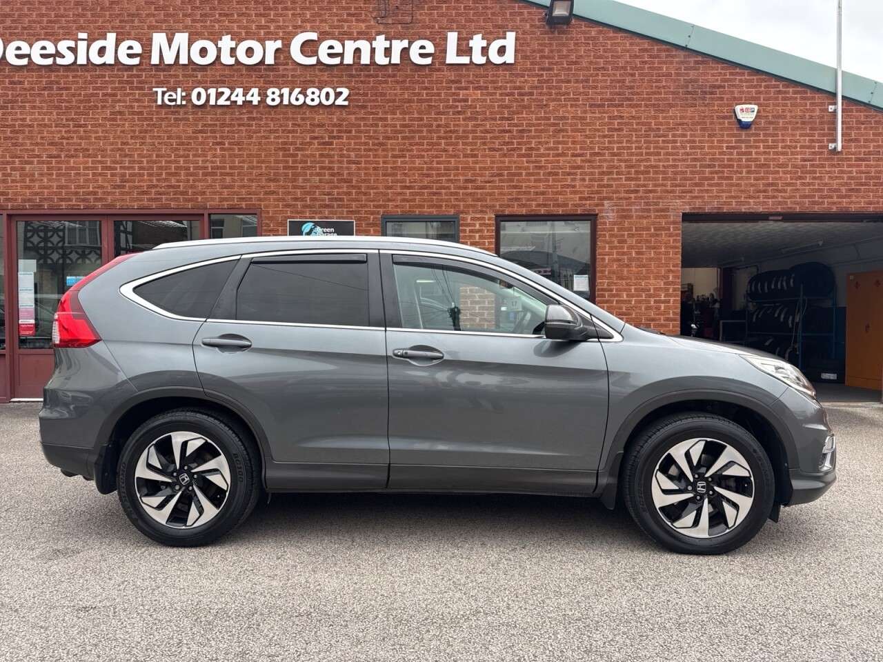 A 2016 HONDA CR-V 1.6 i-DTEC EX SUV 5dr Diesel Manual 4WD Euro 6 (s/s) (160 ps) A 2016 HONDA CR-V 1.6 i-DTEC EX SUV 5dr Diesel Manual 4WD Euro 6 (s/s) (160 ps)