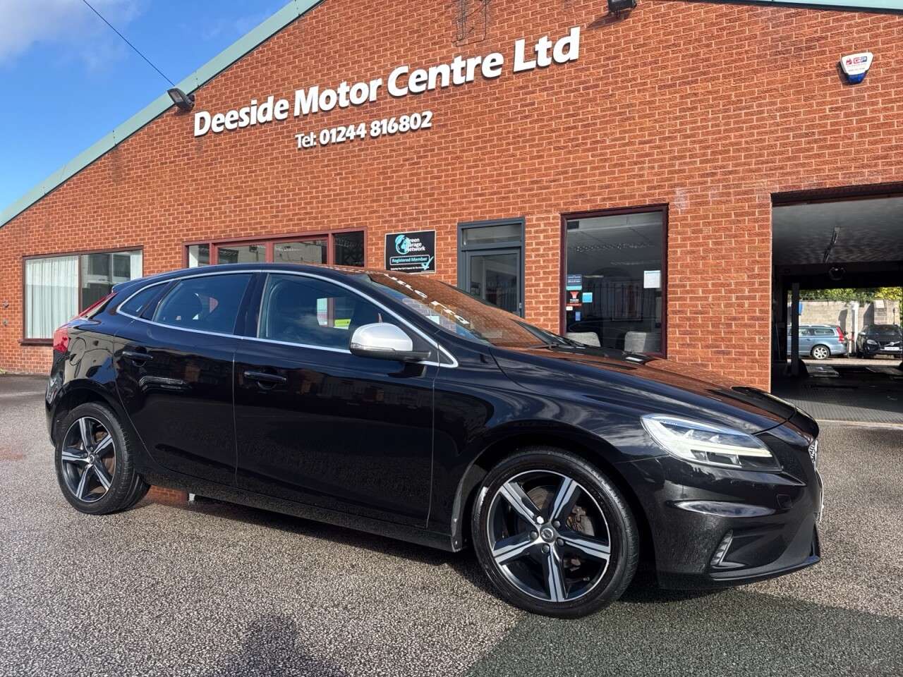 A 2016 VOLVO V40 2.0 D2 R-Design Hatchback 5dr Diesel Manual Euro 6 (s/s) (120 ps) A 2016 VOLVO V40 2.0 D2 R-Design Hatchback 5dr Diesel Manual Euro 6 (s/s) (120 ps)