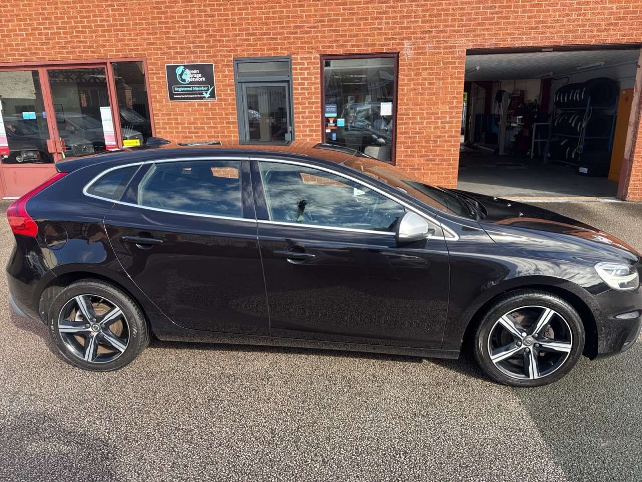A 2016 VOLVO V40 2.0 D2 R-Design Hatchback 5dr Diesel Manual Euro 6 (s/s) (120 ps) A 2016 VOLVO V40 2.0 D2 R-Design Hatchback 5dr Diesel Manual Euro 6 (s/s) (120 ps)