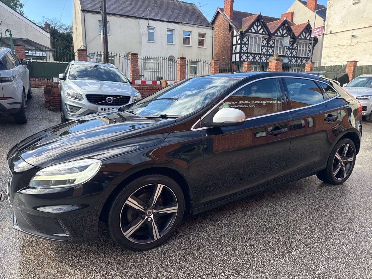 A 2016 VOLVO V40 2.0 D2 R-Design Hatchback 5dr Diesel Manual Euro 6 (s/s) (120 ps) A 2016 VOLVO V40 2.0 D2 R-Design Hatchback 5dr Diesel Manual Euro 6 (s/s) (120 ps)