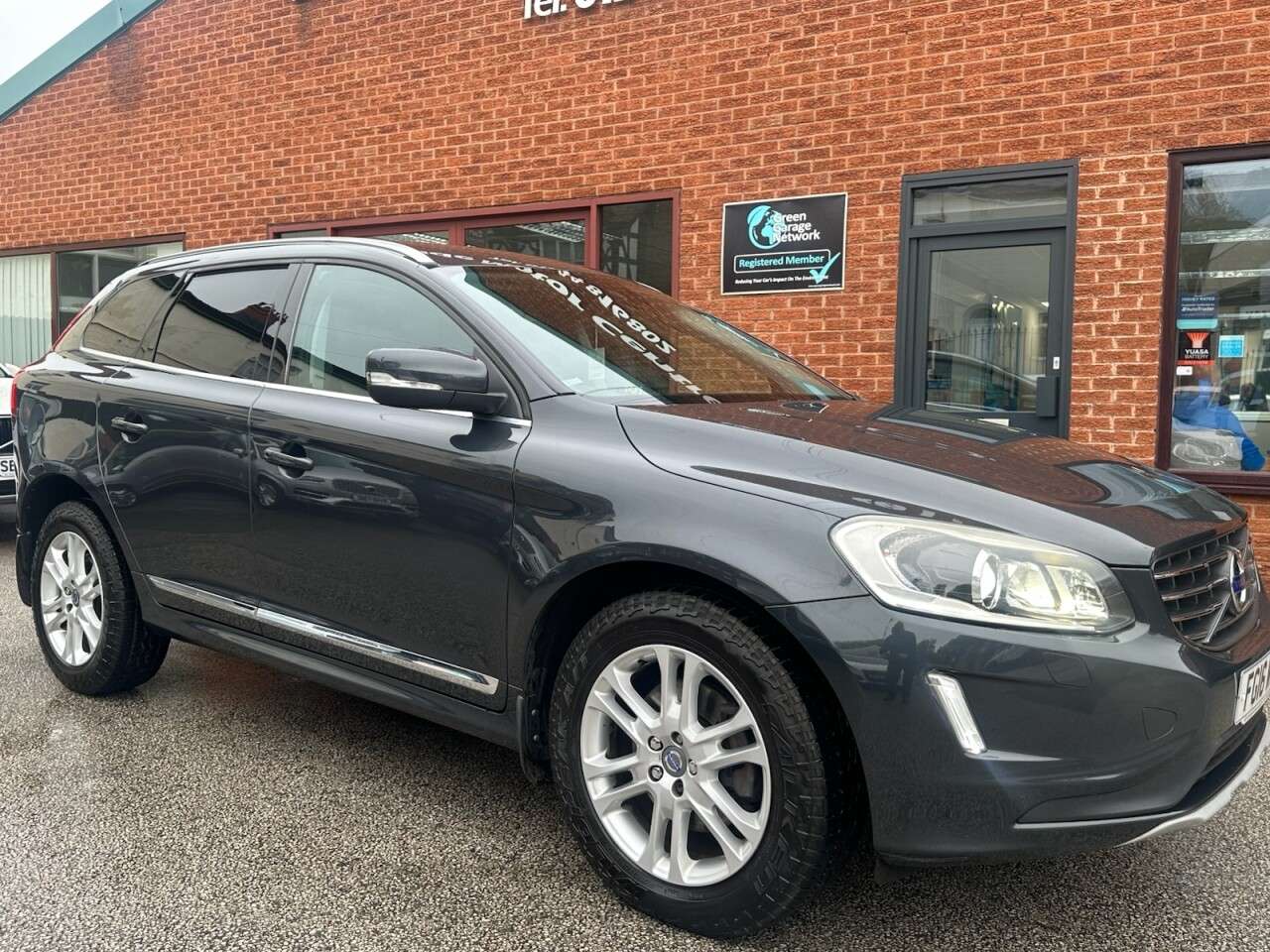 A 2016 VOLVO XC60 2.4 D5 SE Lux Nav SUV 5dr Diesel Auto AWD Euro 6 (s/s) (220 ps) Rear parkin A 2016 VOLVO XC60 2.4 D5 SE Lux Nav SUV 5dr Diesel Auto AWD Euro 6 (s/s) (220 ps) Rear parkin