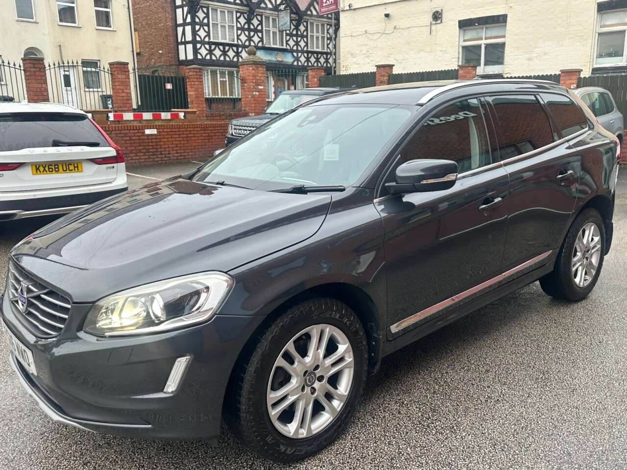 A 2016 VOLVO XC60 2.4 D5 SE Lux Nav SUV 5dr Diesel Auto AWD Euro 6 (s/s) (220 ps) Rear parkin A 2016 VOLVO XC60 2.4 D5 SE Lux Nav SUV 5dr Diesel Auto AWD Euro 6 (s/s) (220 ps) Rear parkin
