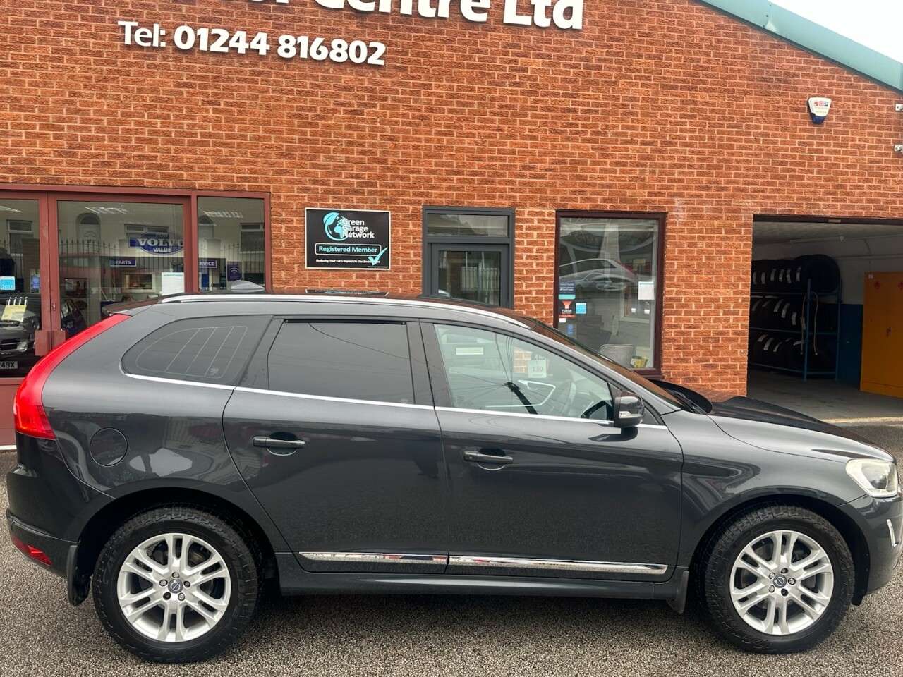 A 2016 VOLVO XC60 2.4 D5 SE Lux Nav SUV 5dr Diesel Auto AWD Euro 6 (s/s) (220 ps) Rear parkin A 2016 VOLVO XC60 2.4 D5 SE Lux Nav SUV 5dr Diesel Auto AWD Euro 6 (s/s) (220 ps) Rear parkin