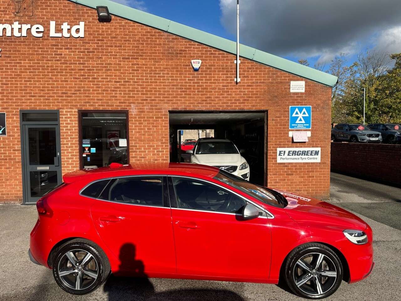 A 2016 VOLVO V40 2.0 D4 R-Design Hatchback 5dr Diesel Manual Euro 6 (s/s) (190 ps) Rear park A 2016 VOLVO V40 2.0 D4 R-Design Hatchback 5dr Diesel Manual Euro 6 (s/s) (190 ps) Rear park