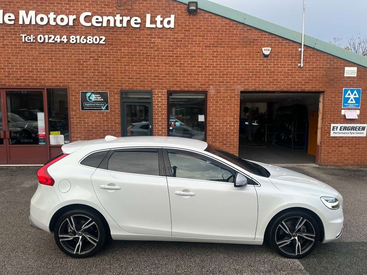 A 2018 VOLVO V40 2.0 D3 R-Design Pro Hatchback 5dr Diesel Auto Euro 6 (s/s) (150 ps) Rear vi A 2018 VOLVO V40 2.0 D3 R-Design Pro Hatchback 5dr Diesel Auto Euro 6 (s/s) (150 ps) Rear vi