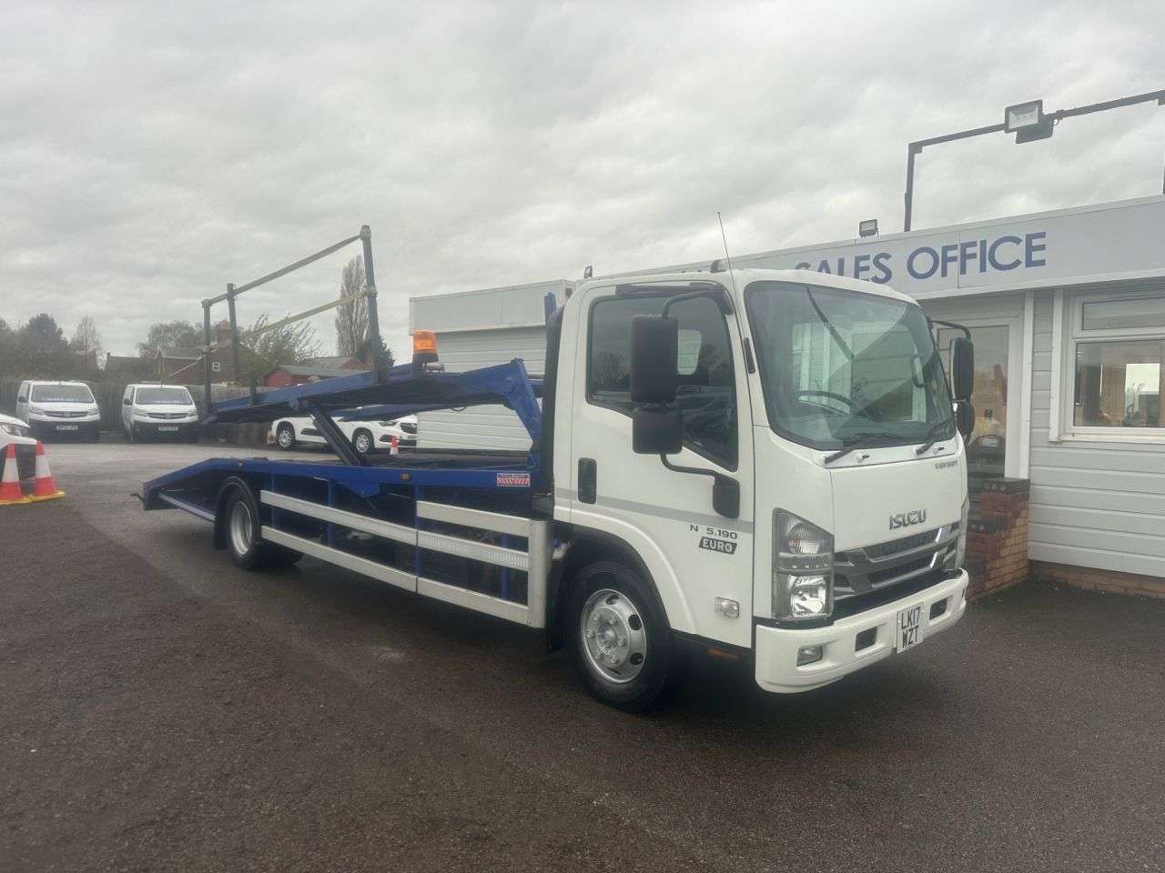 2017 ISUZU FORWARD 2017 ISUZU FORWARD