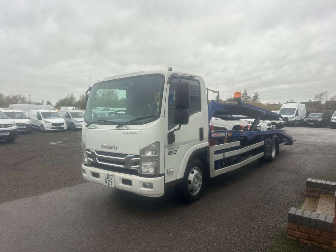 2017 ISUZU FORWARD 2017 ISUZU FORWARD