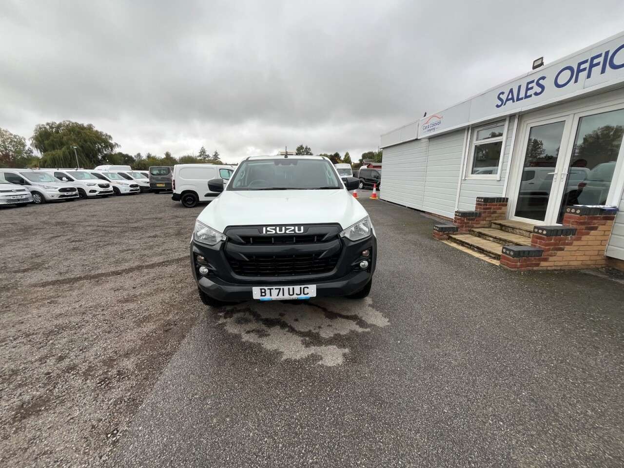 A 2021 ISUZU D-MAX 1.9 TD Utility Pickup Double Cab 4dr Diesel Manual 4WD Euro 6 (s/s) (164 ps A 2021 ISUZU D-MAX 1.9 TD Utility Pickup Double Cab 4dr Diesel Manual 4WD Euro 6 (s/s) (164 ps