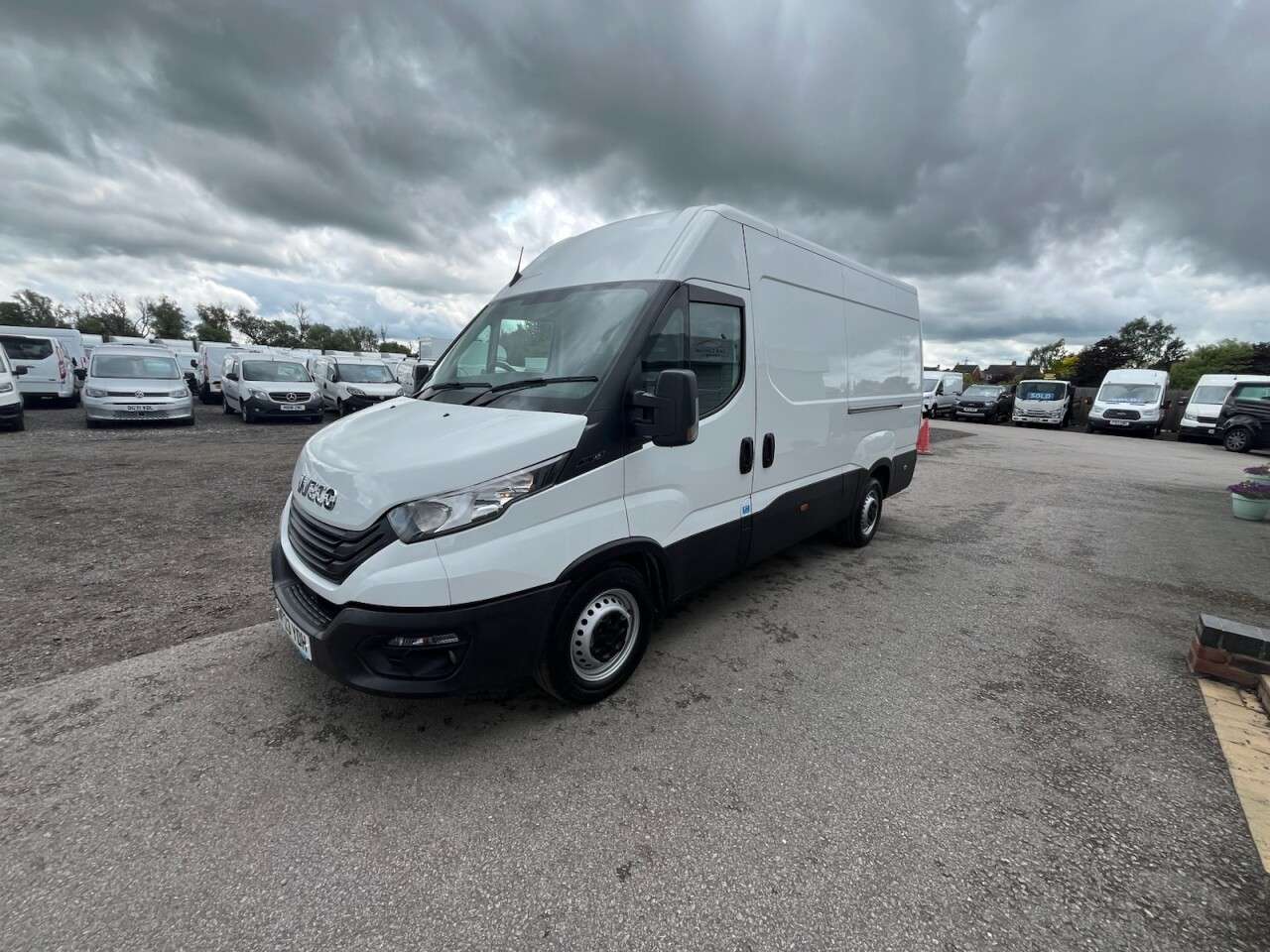 A 2023 IVECO DAILY 2.3D HPI 14V 35S 3520 Panel Van 5dr Diesel Manual MWB High Roof Euro 6 (s/s A 2023 IVECO DAILY 2.3D HPI 14V 35S 3520 Panel Van 5dr Diesel Manual MWB High Roof Euro 6 (s/s