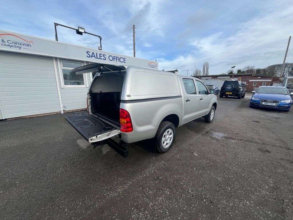 A 2011 TOYOTA HI-LUX 2.5 D-4D HL2 Pickup 4dr Diesel Manual 4WD (241 g/km, 144 bhp) A 2011 TOYOTA HI-LUX 2.5 D-4D HL2 Pickup 4dr Diesel Manual 4WD (241 g/km, 144 bhp)