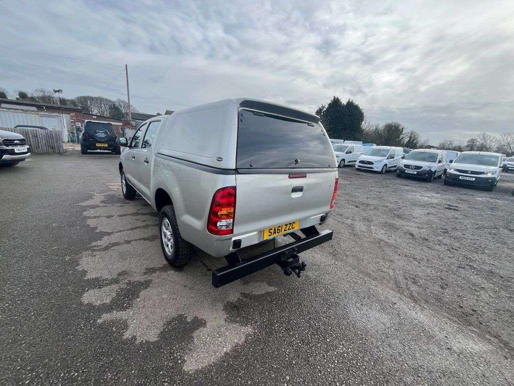 A 2011 TOYOTA HI-LUX 2.5 D-4D HL2 Pickup 4dr Diesel Manual 4WD (241 g/km, 144 bhp) A 2011 TOYOTA HI-LUX 2.5 D-4D HL2 Pickup 4dr Diesel Manual 4WD (241 g/km, 144 bhp)