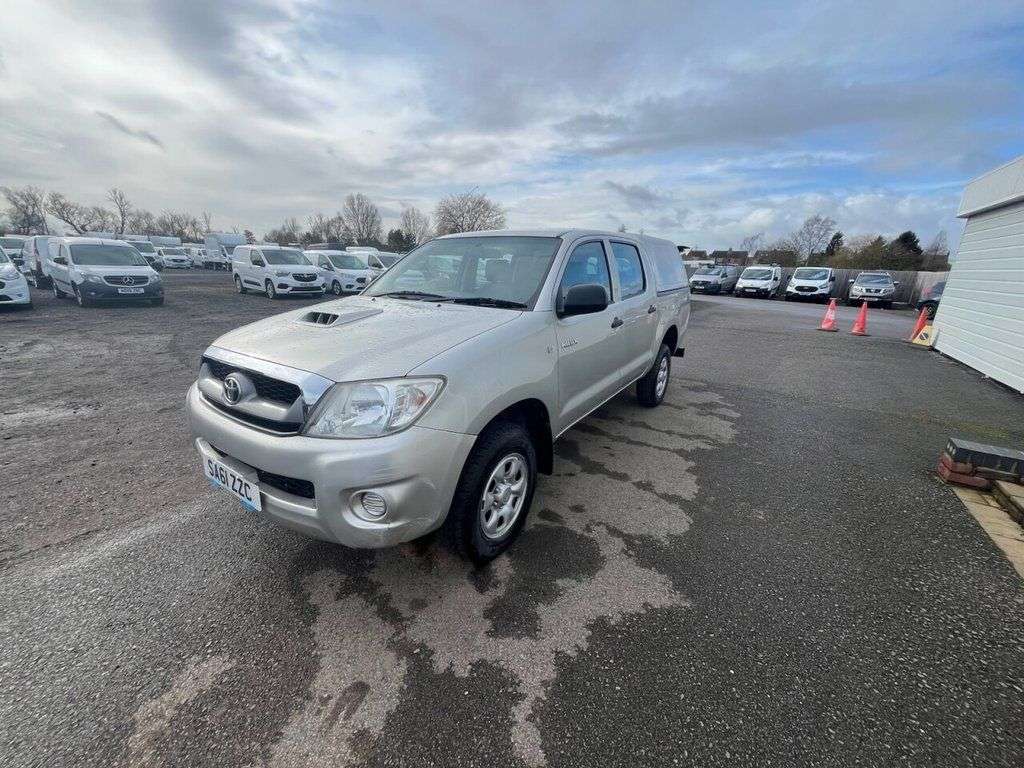 A 2011 TOYOTA HI-LUX 2.5 D-4D HL2 Pickup 4dr Diesel Manual 4WD (241 g/km, 144 bhp) A 2011 TOYOTA HI-LUX 2.5 D-4D HL2 Pickup 4dr Diesel Manual 4WD (241 g/km, 144 bhp)