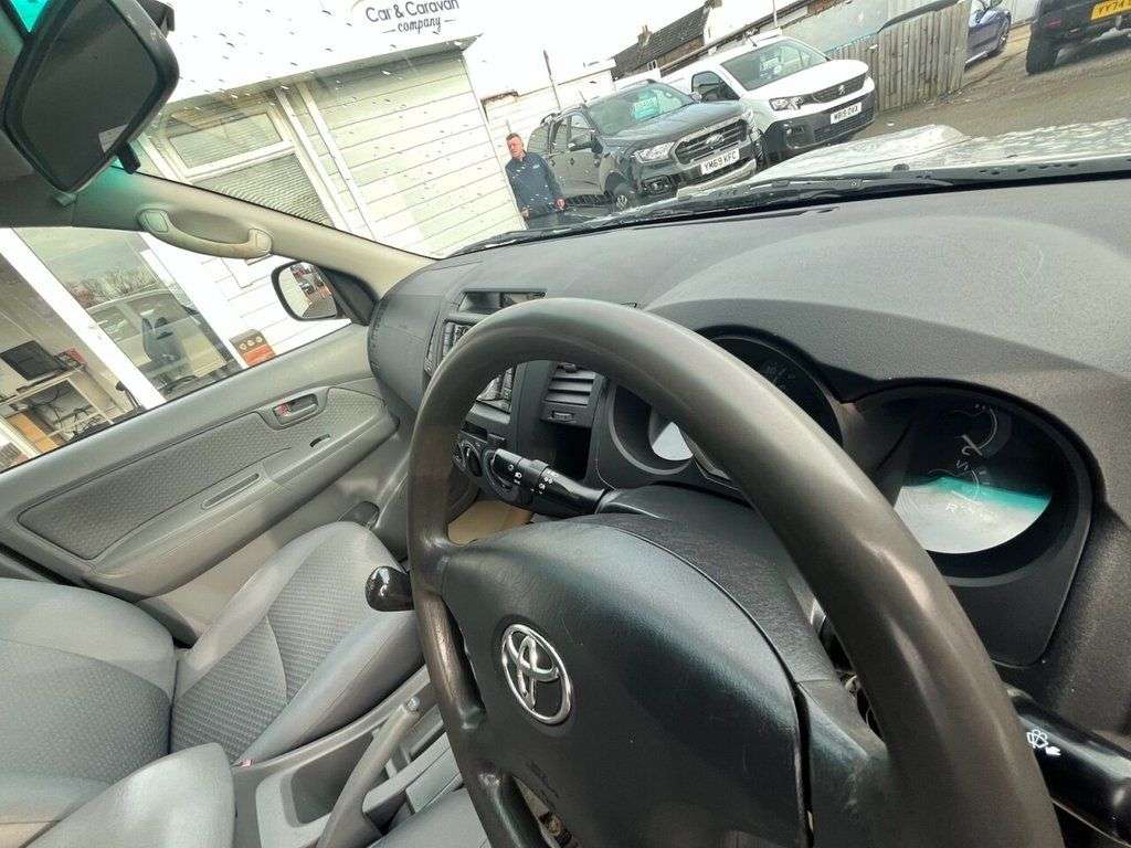 2011 TOYOTA HI-LUX 2011 TOYOTA HI-LUX