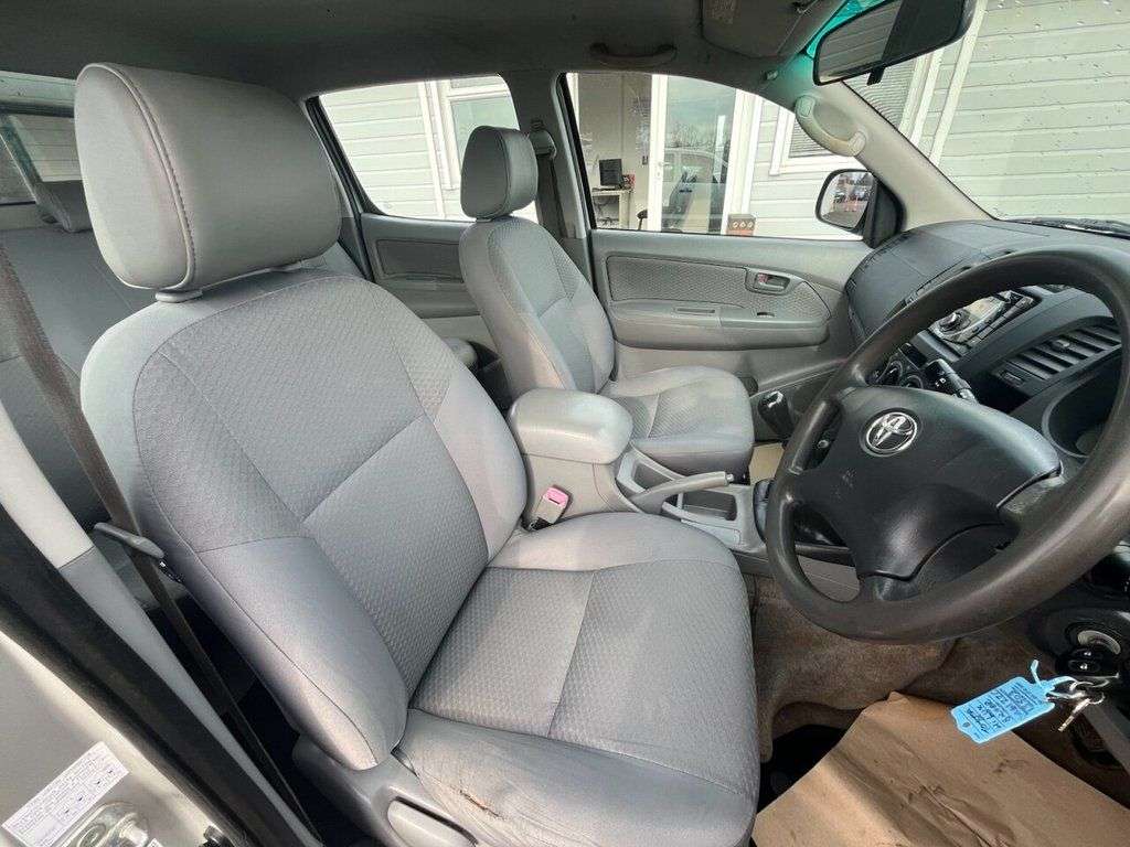 2011 TOYOTA HI-LUX 2011 TOYOTA HI-LUX