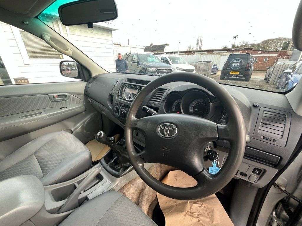 2011 TOYOTA HI-LUX 2011 TOYOTA HI-LUX