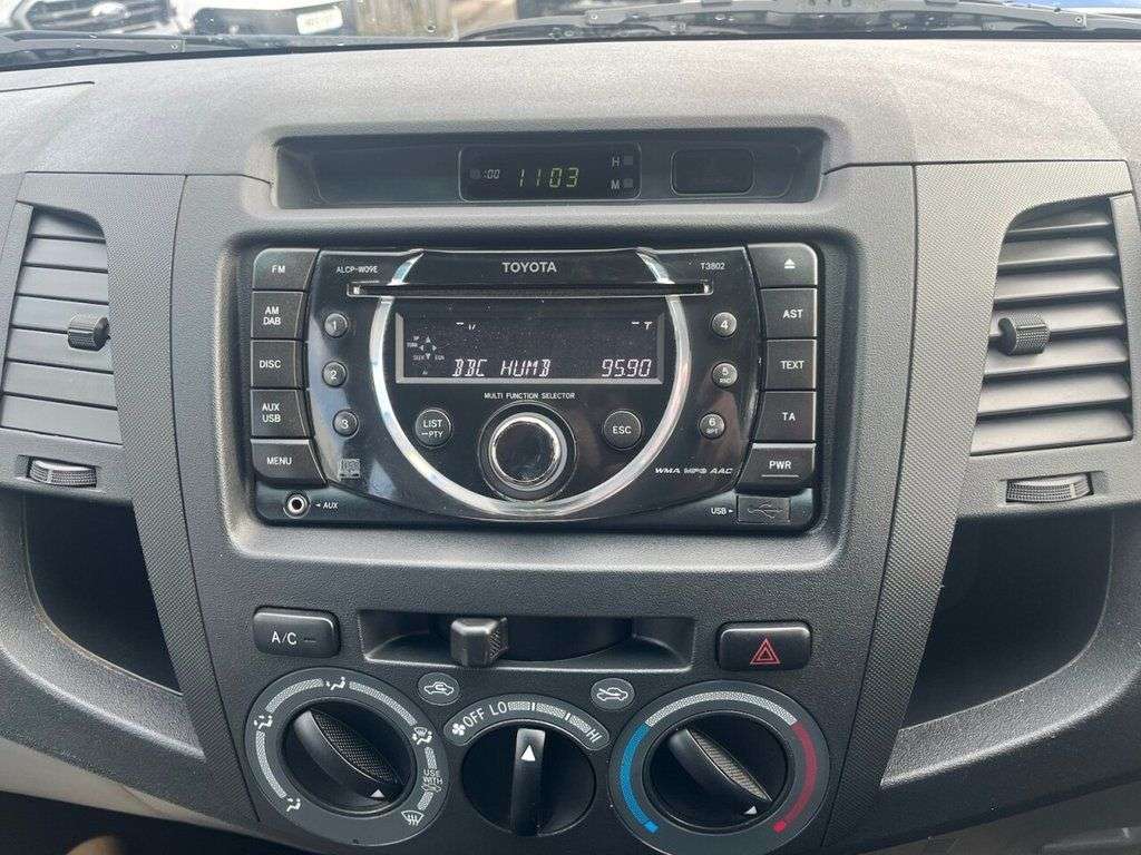 2011 TOYOTA HI-LUX 2011 TOYOTA HI-LUX