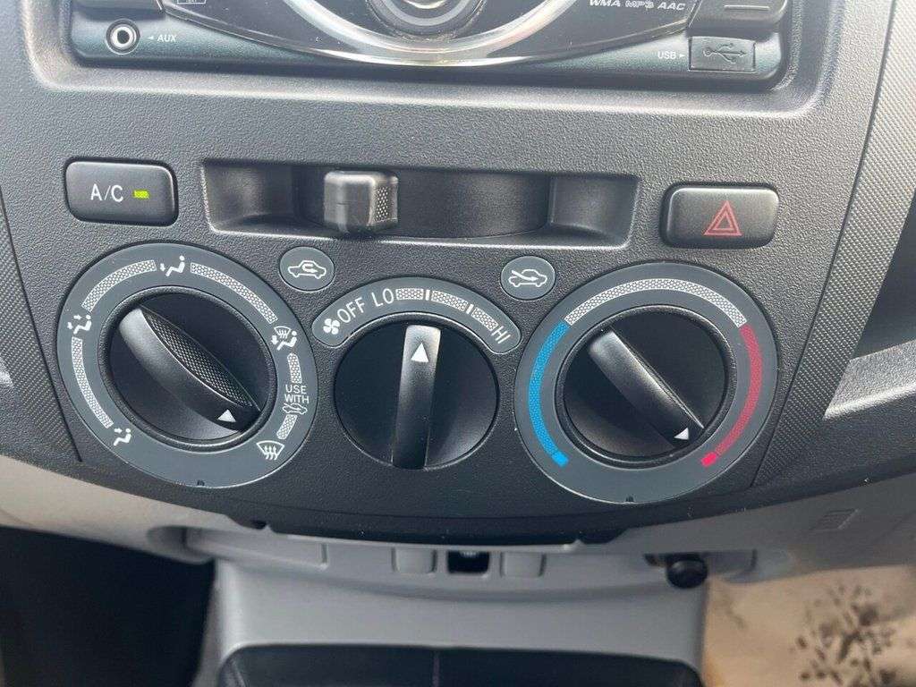 2011 TOYOTA HI-LUX 2011 TOYOTA HI-LUX