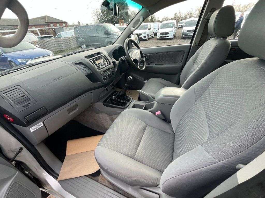 2011 TOYOTA HI-LUX 2011 TOYOTA HI-LUX