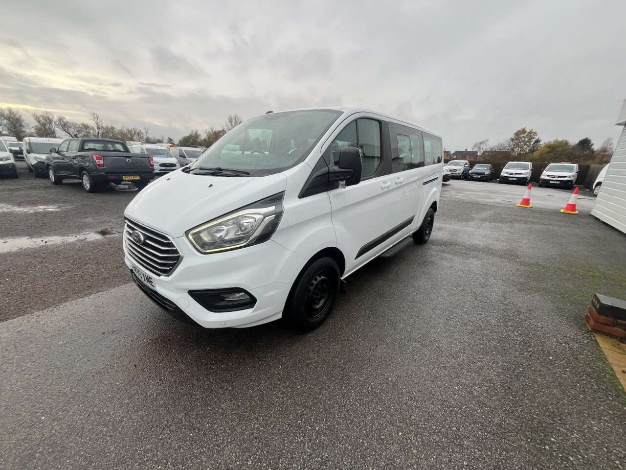 A 2021 FORD TOURNEO CUSTOM 2.0 320 EcoBlue Shuttle Double Cab 5dr Diesel Manual L2 Euro 6 (s/s) (130 p A 2021 FORD TOURNEO CUSTOM 2.0 320 EcoBlue Shuttle Double Cab 5dr Diesel Manual L2 Euro 6 (s/s) (130 p