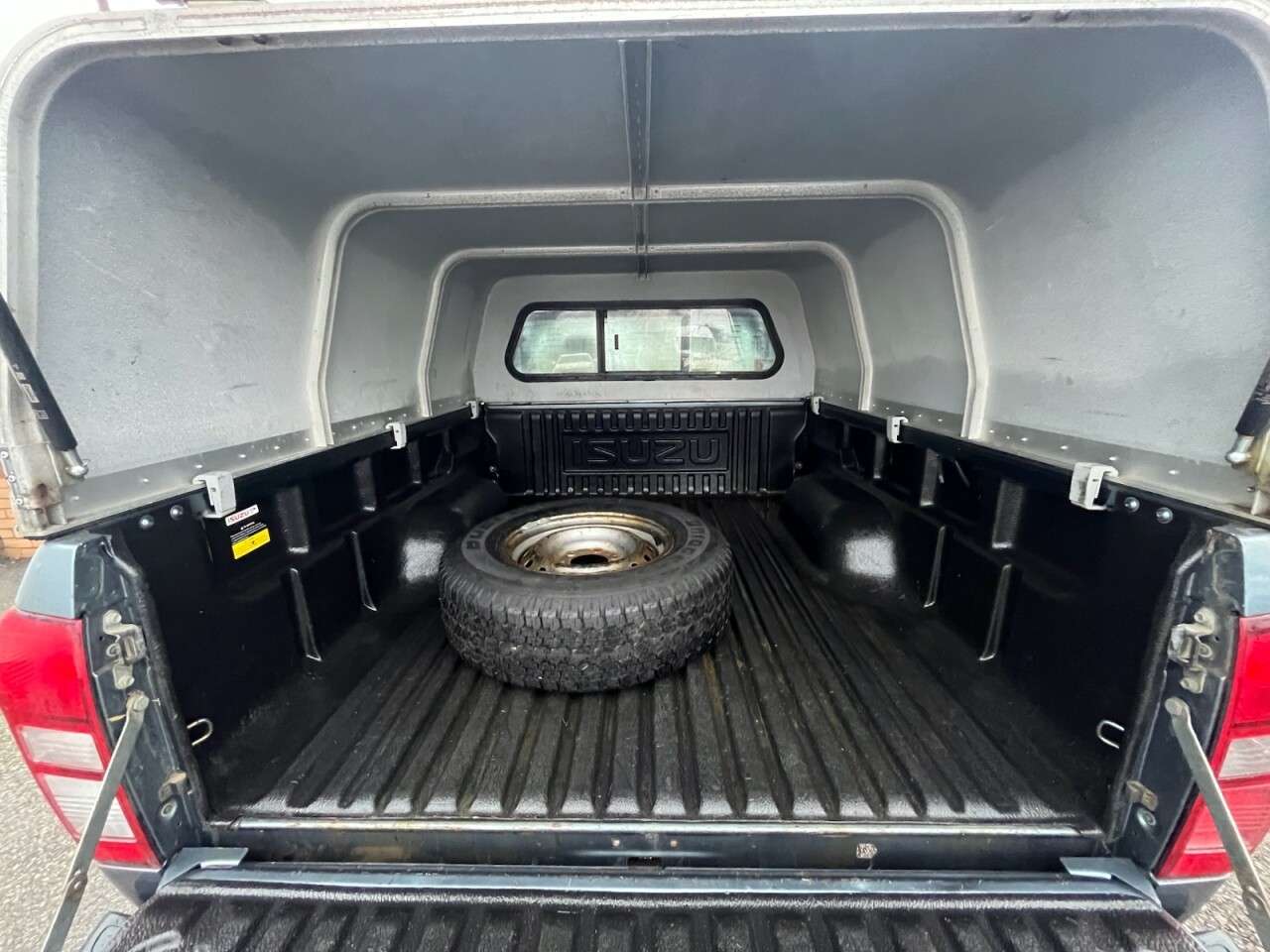 2013 ISUZU D-MAX 2013 ISUZU D-MAX