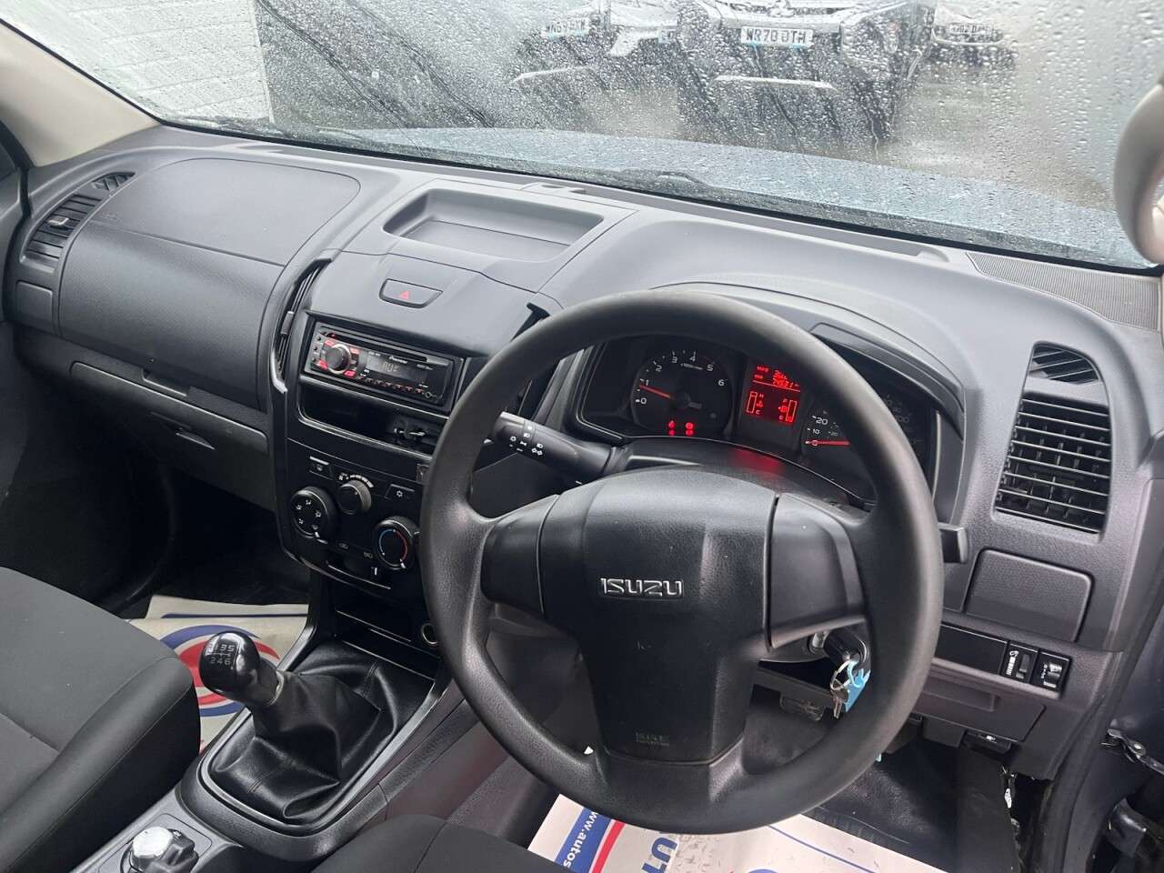 2013 ISUZU D-MAX 2013 ISUZU D-MAX