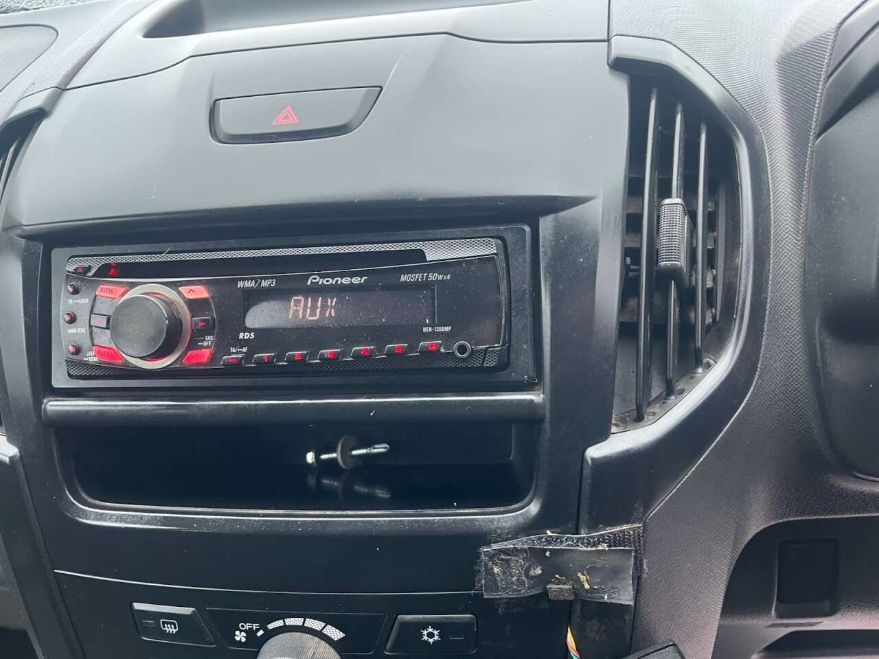 2013 ISUZU D-MAX 2013 ISUZU D-MAX