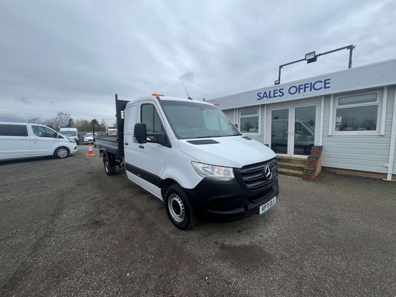 A 2021 MERCEDES-BENZ SPRINTER 2.1 314 CDI Double Cab Tipper 2dr Diesel Manual RWD L3 Euro 6 (s/s) (143 ps A 2021 MERCEDES-BENZ SPRINTER 2.1 314 CDI Double Cab Tipper 2dr Diesel Manual RWD L3 Euro 6 (s/s) (143 ps