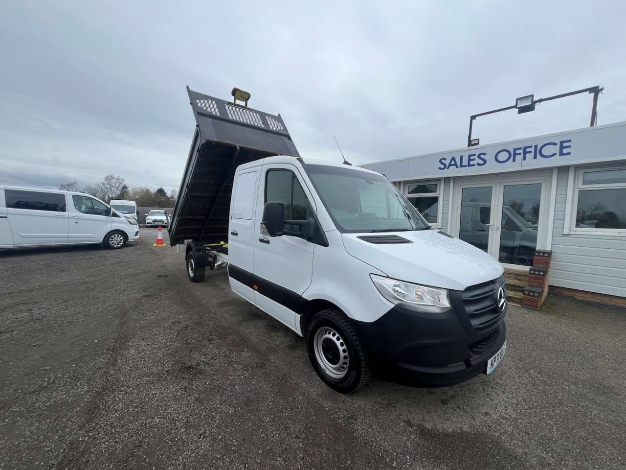 A 2021 MERCEDES-BENZ SPRINTER 2.1 314 CDI Double Cab Tipper 2dr Diesel Manual RWD L3 Euro 6 (s/s) (143 ps A 2021 MERCEDES-BENZ SPRINTER 2.1 314 CDI Double Cab Tipper 2dr Diesel Manual RWD L3 Euro 6 (s/s) (143 ps