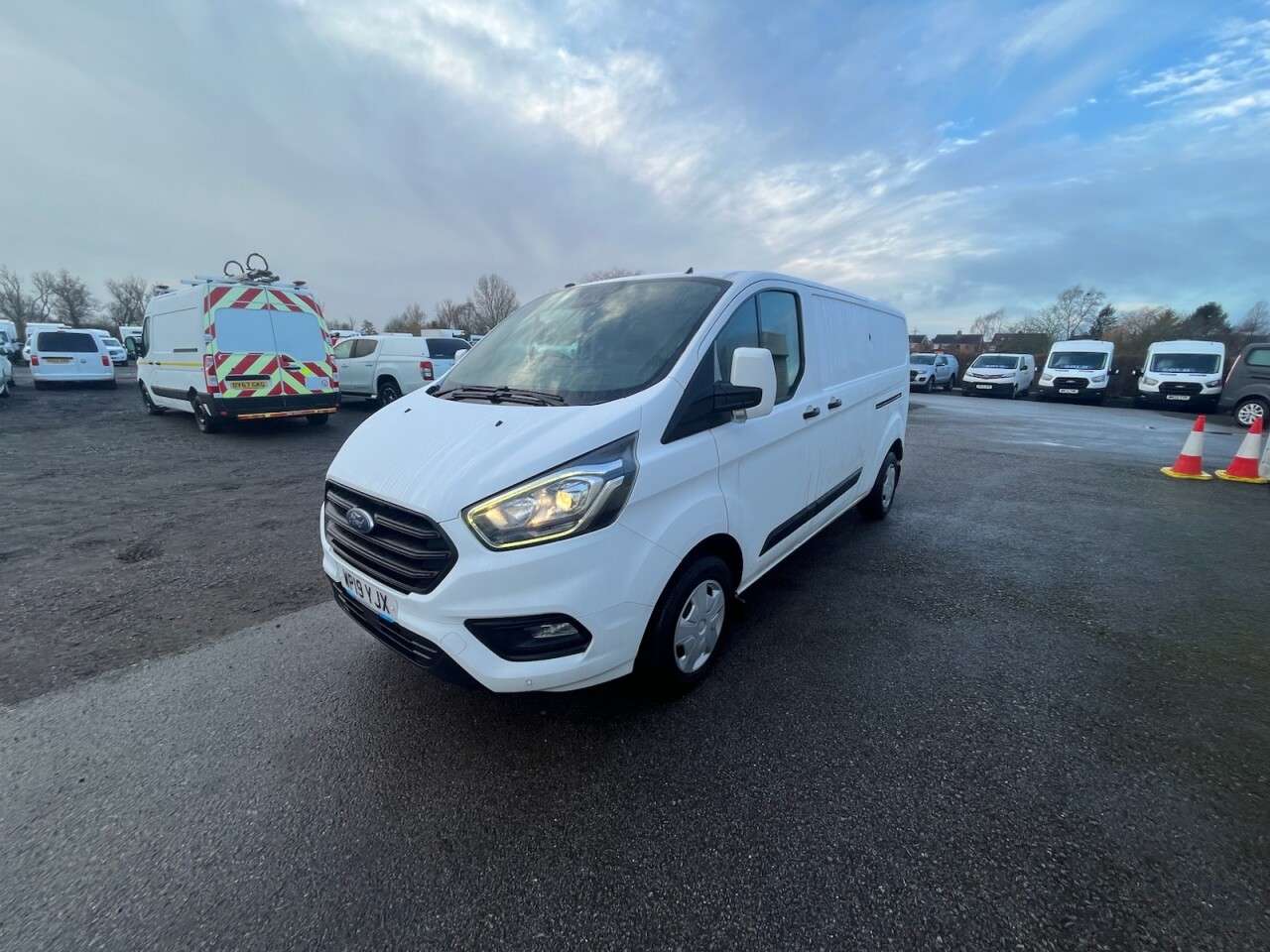 A 2019 FORD TRANSIT CUSTOM 2.0 300 EcoBlue Trend Panel Van 5dr Diesel Manual L2 H1 Euro 6 (s/s) (105 p A 2019 FORD TRANSIT CUSTOM 2.0 300 EcoBlue Trend Panel Van 5dr Diesel Manual L2 H1 Euro 6 (s/s) (105 p