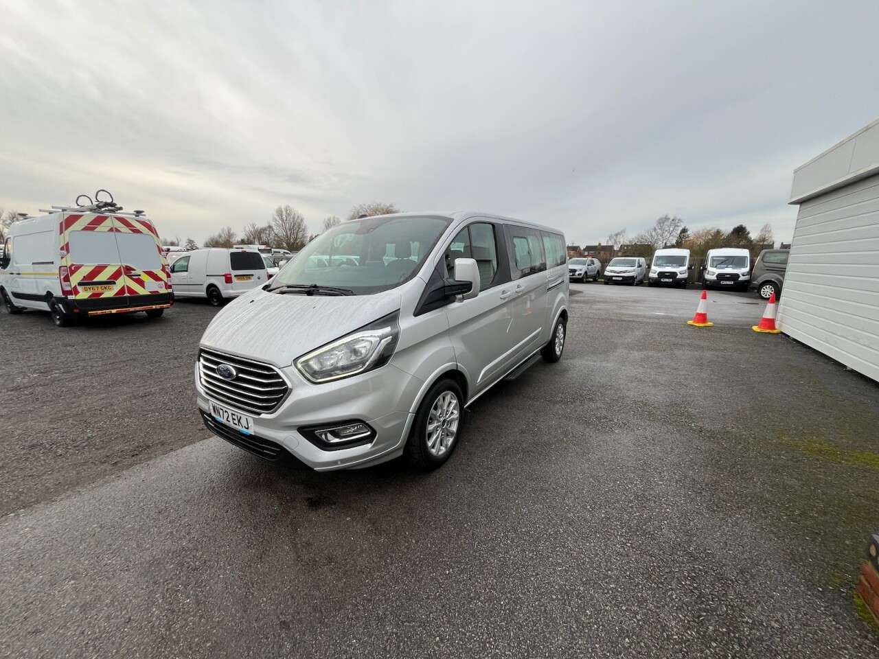 A 2022 FORD TOURNEO CUSTOM 2.0 320 EcoBlue Titanium Minibus Double Cab 5dr Diesel Auto L2 Euro 6 (s/s) A 2022 FORD TOURNEO CUSTOM 2.0 320 EcoBlue Titanium Minibus Double Cab 5dr Diesel Auto L2 Euro 6 (s/s)