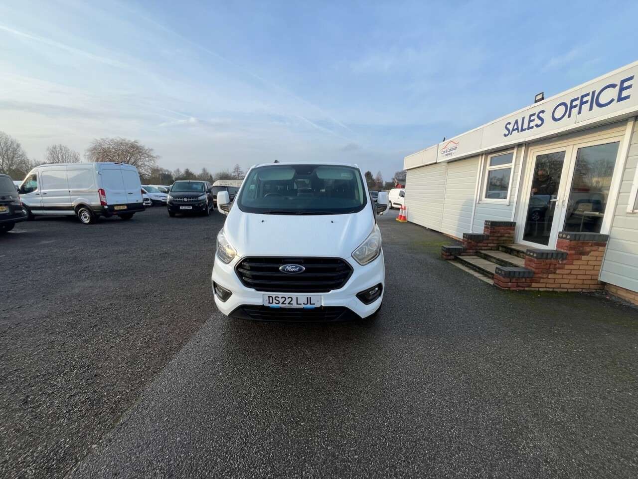 A 2022 FORD TRANSIT CUSTOM 2.0 320 EcoBlue Trend Kombi Double Cab 5dr Diesel Manual L2 H1 Euro 6 (s/s) A 2022 FORD TRANSIT CUSTOM 2.0 320 EcoBlue Trend Kombi Double Cab 5dr Diesel Manual L2 H1 Euro 6 (s/s)