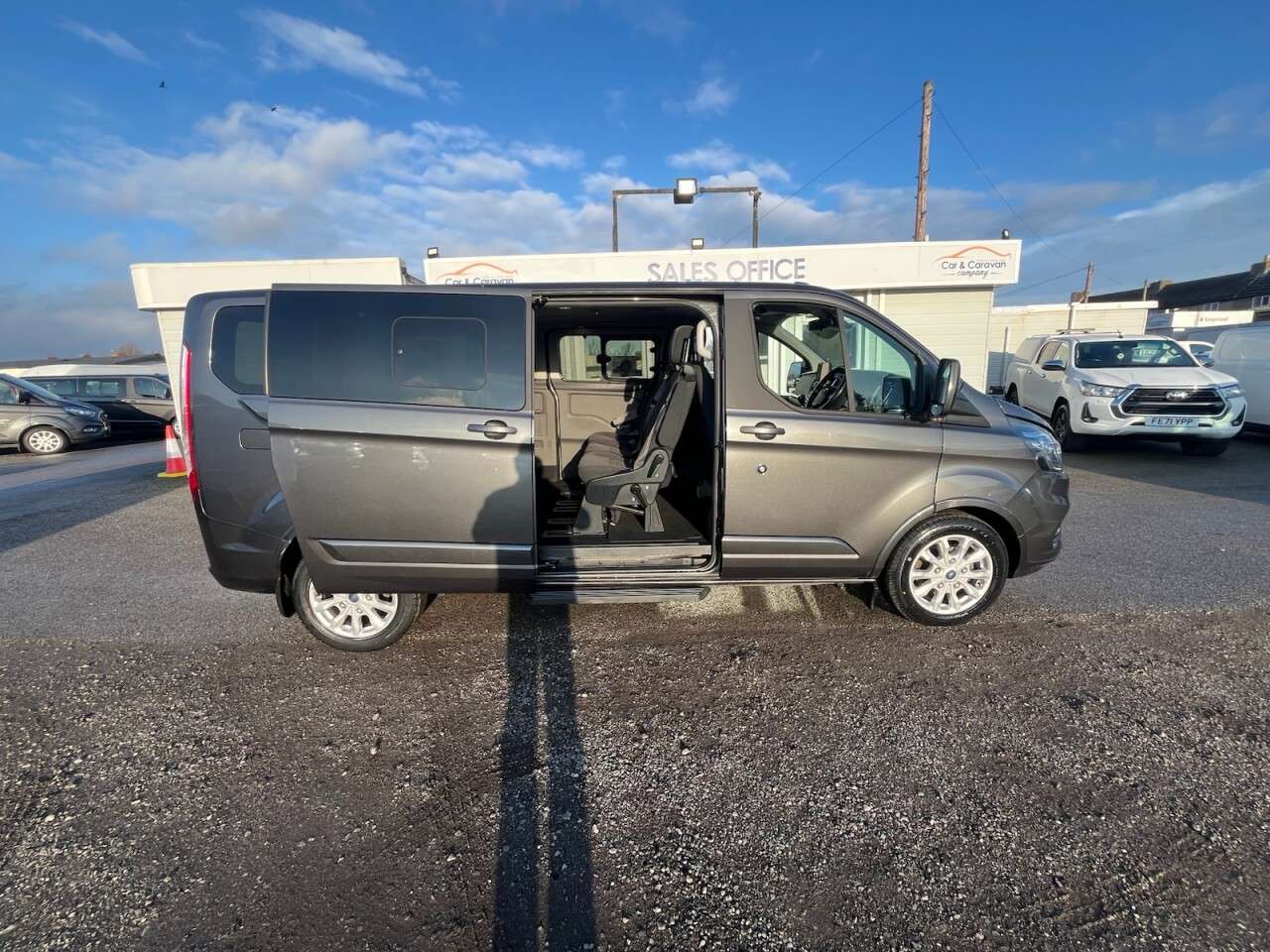 A 2021 FORD TOURNEO CUSTOM 2.0 320 EcoBlue Titanium Minibus Double Cab 5dr Diesel Manual L2 Euro 6 (s/ A 2021 FORD TOURNEO CUSTOM 2.0 320 EcoBlue Titanium Minibus Double Cab 5dr Diesel Manual L2 Euro 6 (s/