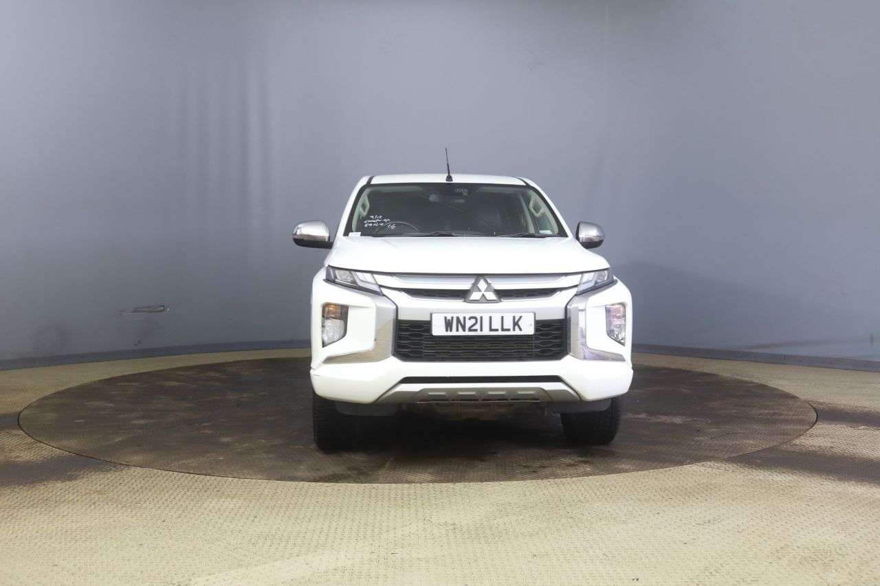 A 2021 MITSUBISHI L200 2.2 DI-D DC Barbarian Pickup Double Cab 4dr Diesel Manual 4WD Euro 6 (s/s) A 2021 MITSUBISHI L200 2.2 DI-D DC Barbarian Pickup Double Cab 4dr Diesel Manual 4WD Euro 6 (s/s)