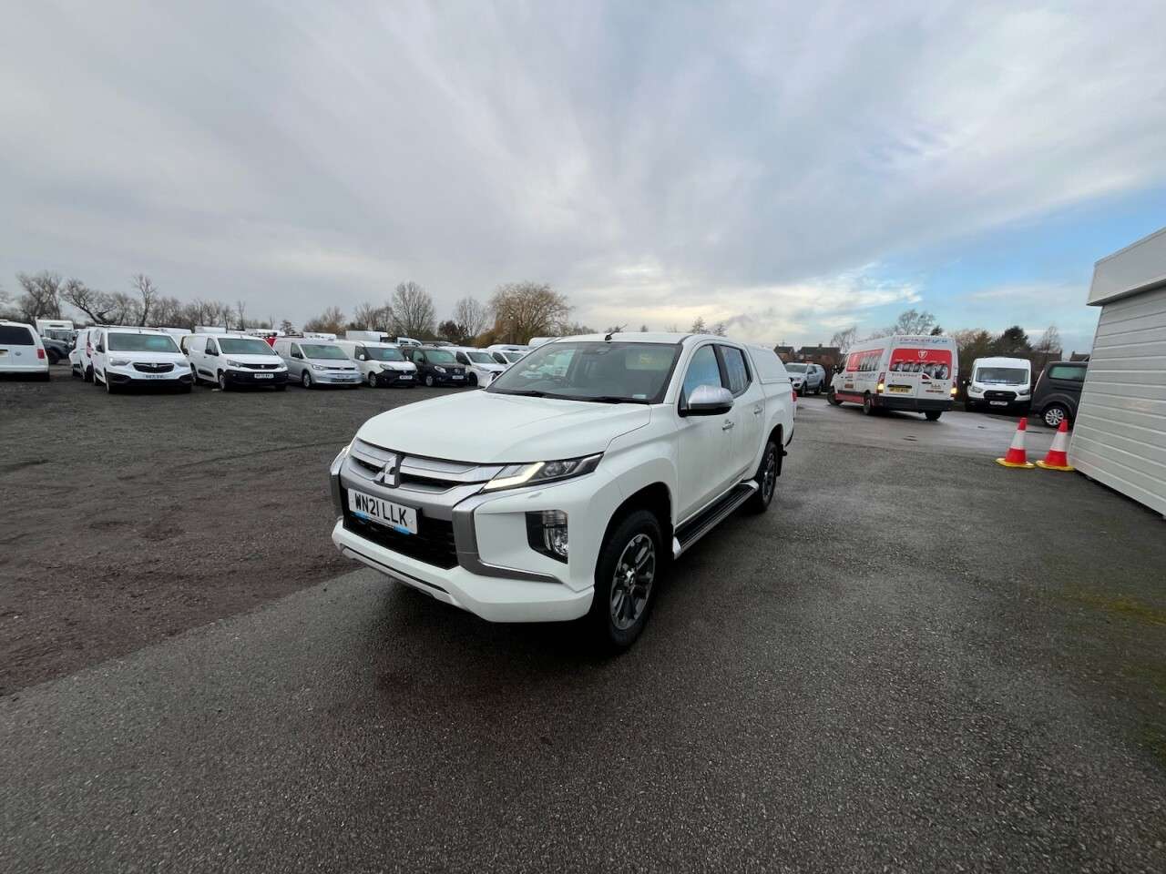 A 2021 MITSUBISHI L200 2.2 DI-D DC Barbarian Pickup Double Cab 4dr Diesel Manual 4WD Euro 6 (s/s) A 2021 MITSUBISHI L200 2.2 DI-D DC Barbarian Pickup Double Cab 4dr Diesel Manual 4WD Euro 6 (s/s)