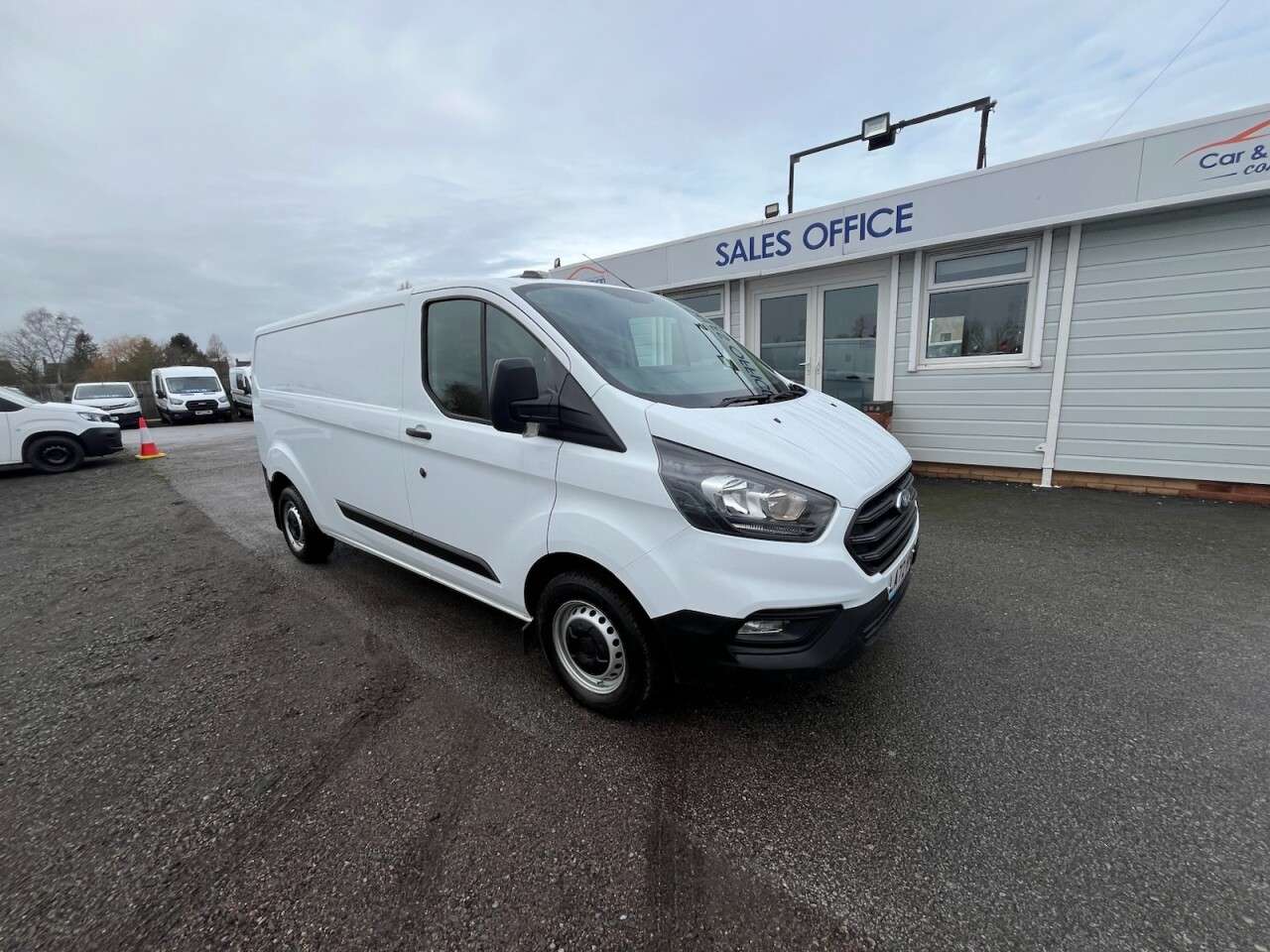 A 2023 FORD TRANSIT CUSTOM 2.0 300 EcoBlue Leader Panel Van 5dr Diesel Manual L2 H1 Euro 6 (s/s) (130 A 2023 FORD TRANSIT CUSTOM 2.0 300 EcoBlue Leader Panel Van 5dr Diesel Manual L2 H1 Euro 6 (s/s) (130