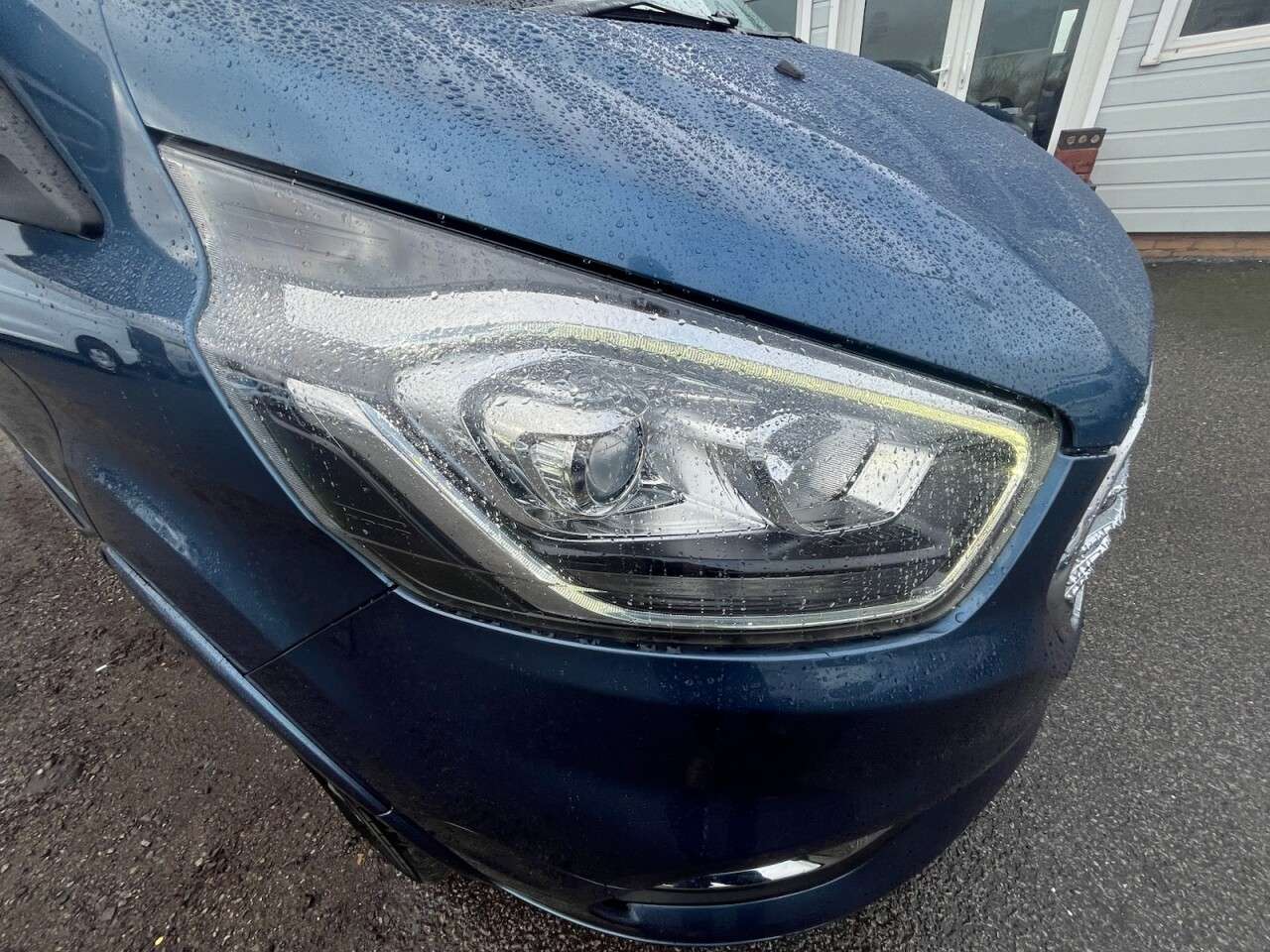 A 2021 FORD TOURNEO CUSTOM 2.0 320 EcoBlue Titanium Minibus Double Cab 5dr Diesel Manual L1 Euro 6 (s/ A 2021 FORD TOURNEO CUSTOM 2.0 320 EcoBlue Titanium Minibus Double Cab 5dr Diesel Manual L1 Euro 6 (s/